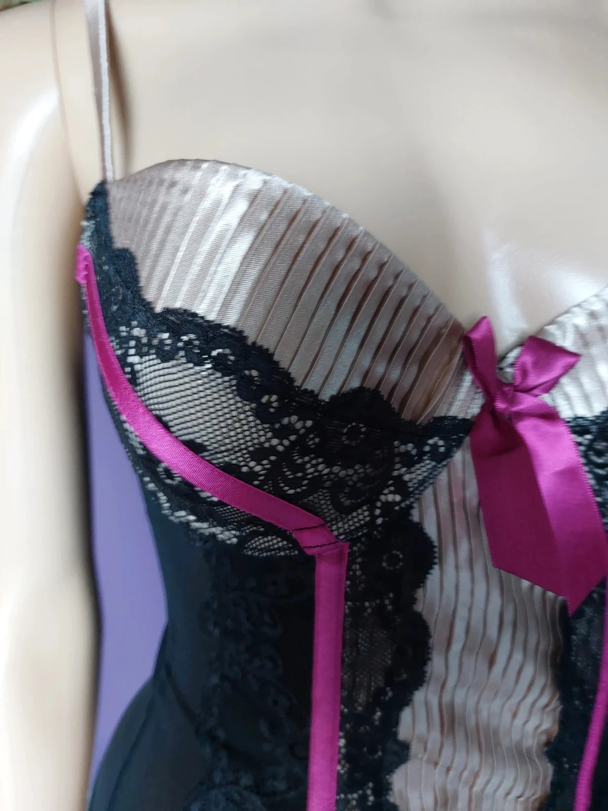 Bustier porte jarretelle ETAM au style glamour et raffiné. Taille 75B – photo 5